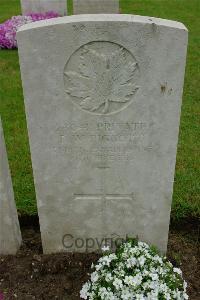 Etaples Military Cemetery - Piggott, D W